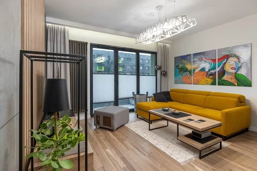 Co powiesić nad kanapą w salonie: 10 inspirujących pomysłów