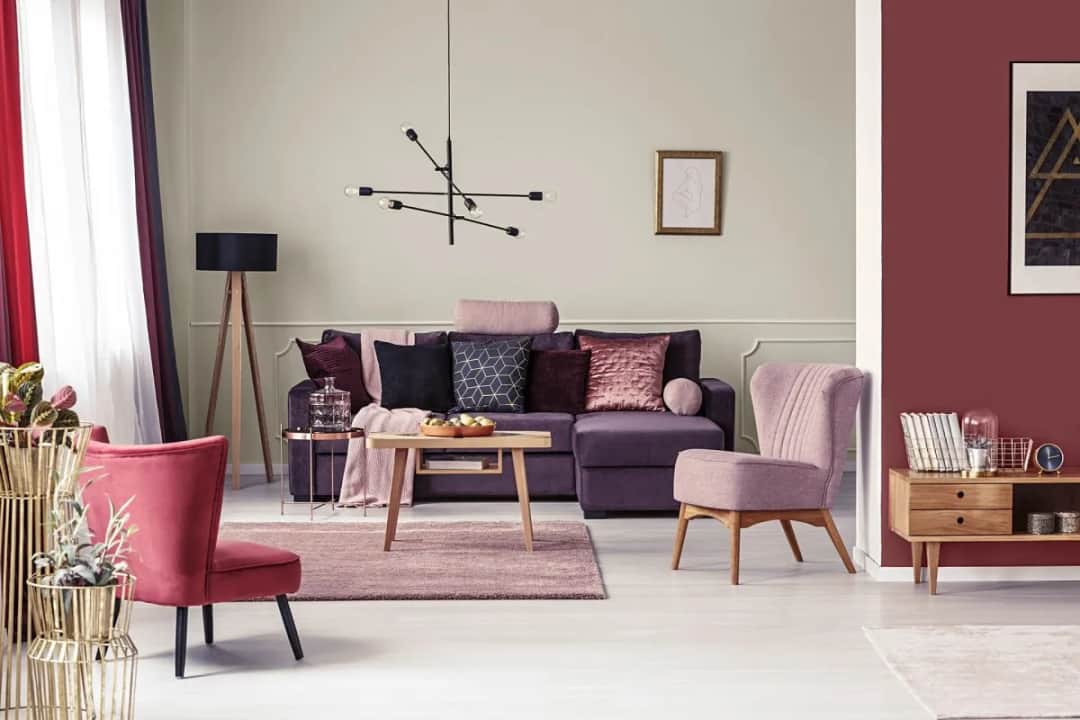 Najlepsze kolory ścian do ciemnych mebli w salonie - 5 propozycji