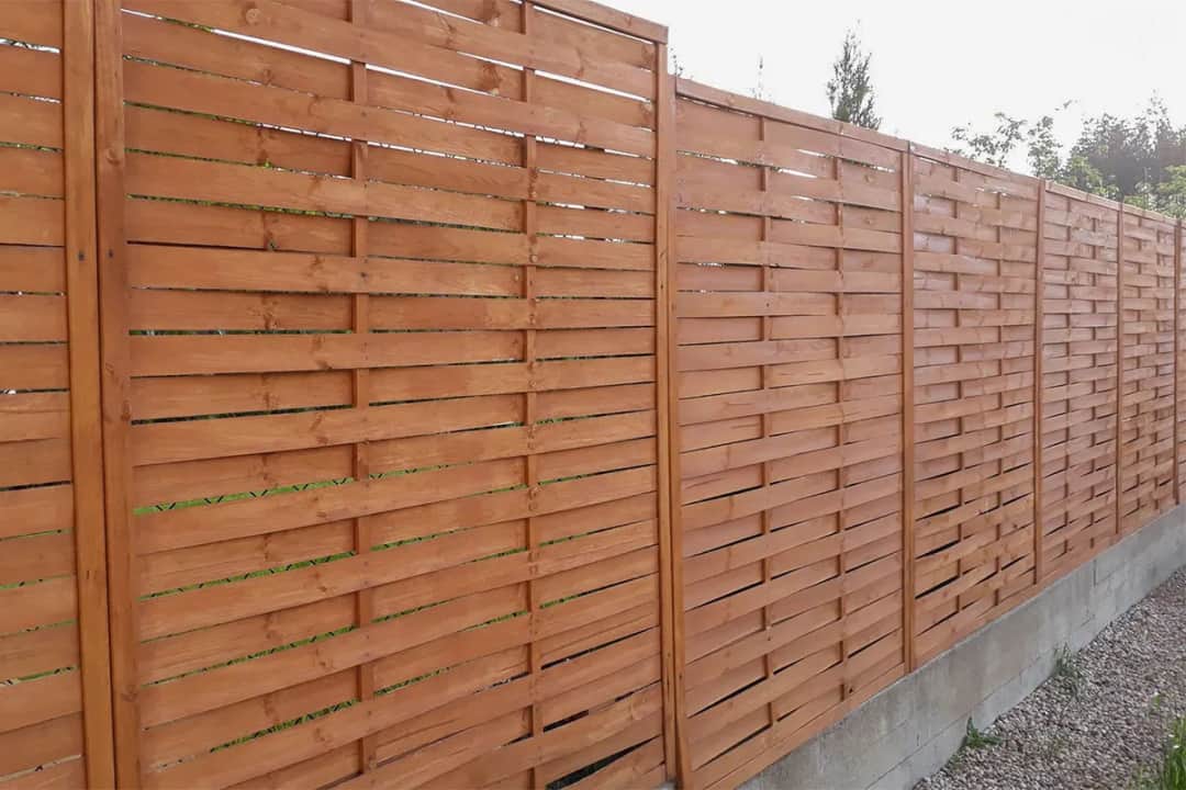Czym pomalować drewniany płot forum – najlepsze porady i produkty