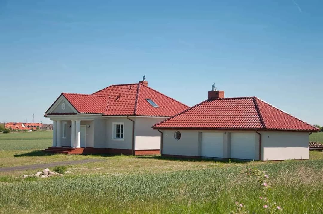 Konstrukcja dachu czterospadowego: techniki, materiały i zalety