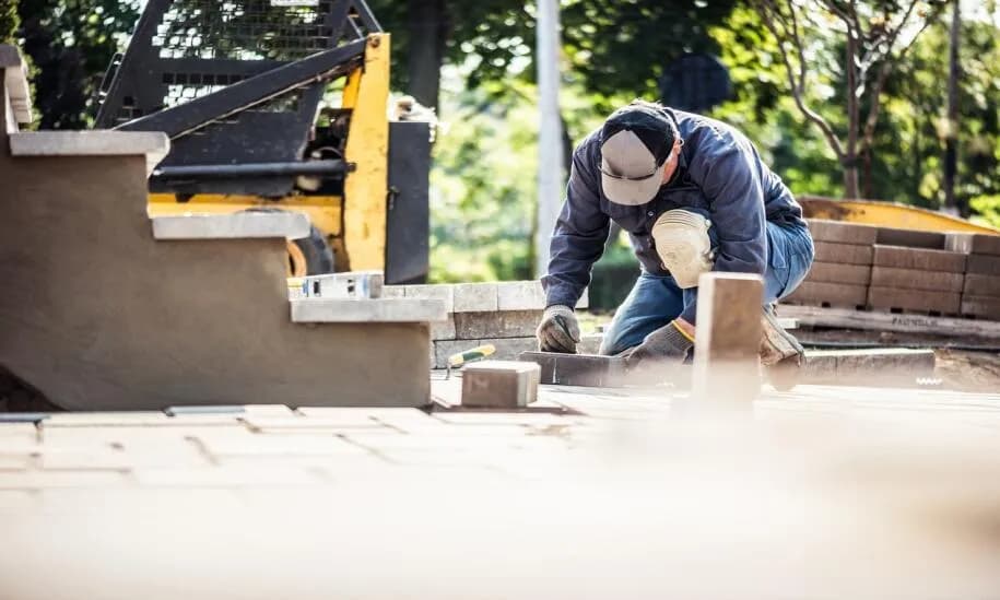 Czym ciąć kostkę brukową: 7 skutecznych metod i narzędzi