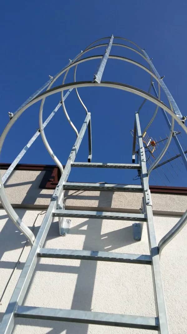 Drabinka na dach: Wybór, montaż i bezpieczeństwo - Wszystko co musisz wiedzieć