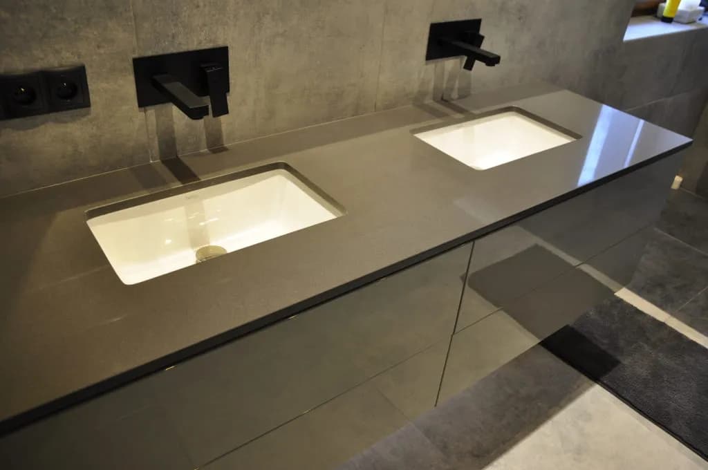 Blat pod umywalkę konglomerat - trwałość i elegancja w łazience