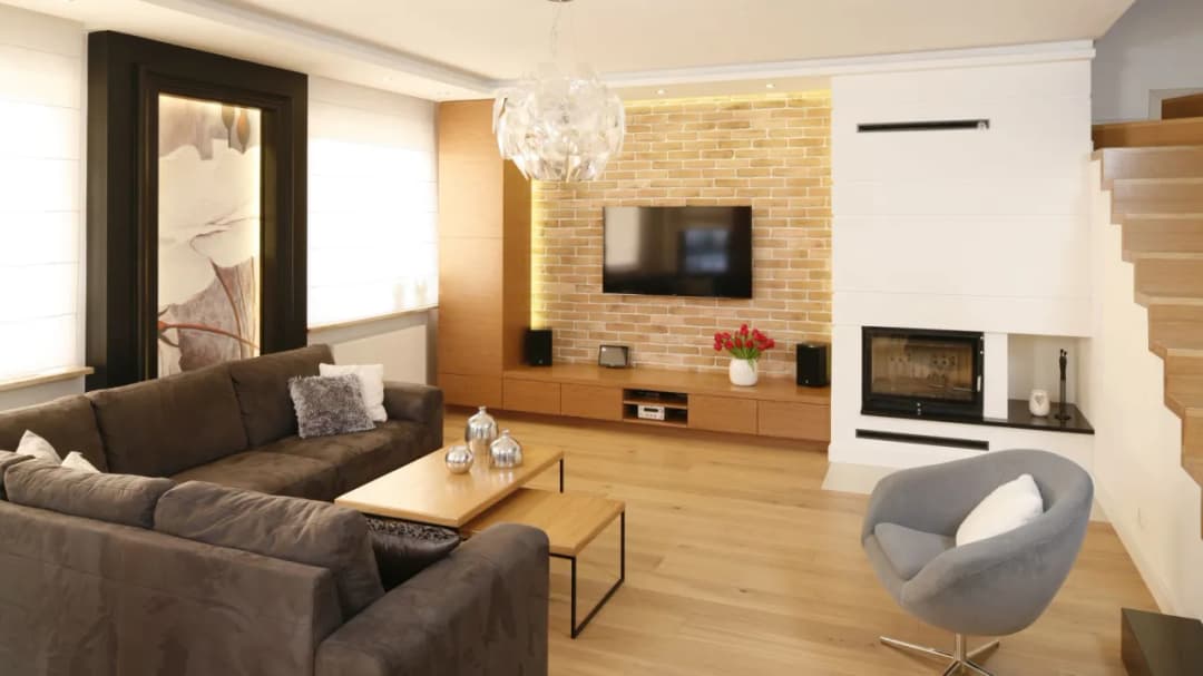 Jak ozdobić dużą ścianę w salonie: 15 kreatywnych pomysłów