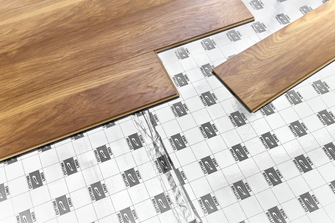 Malowanie czy panele: Porównanie kosztów i zalet obu rozwiązań