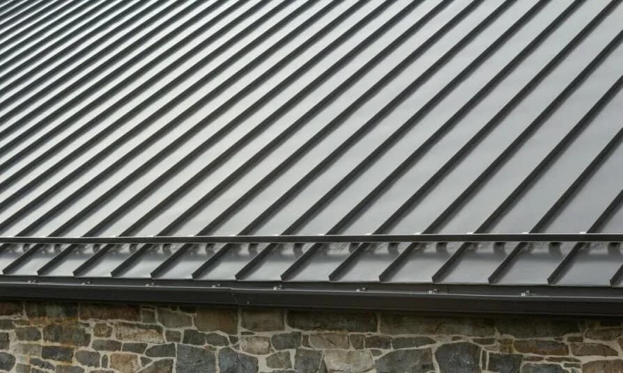 Dach na rąbek: charakterystyka, zalety i zastosowanie - poradnik